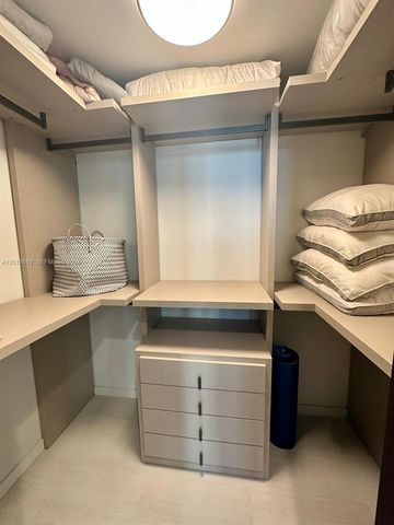 1000 Brickell Plz 4001, Miami, FL 33131