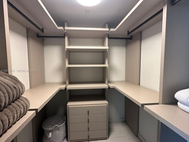 1000 Brickell Plz 4001, Miami, FL 33131