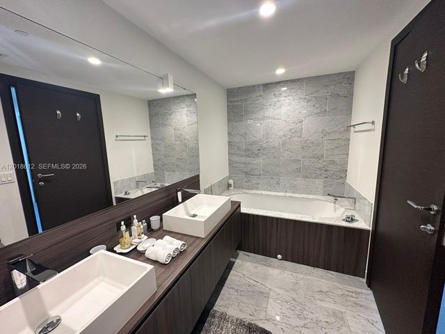 1000 Brickell Plz 4001, Miami, FL 33131
