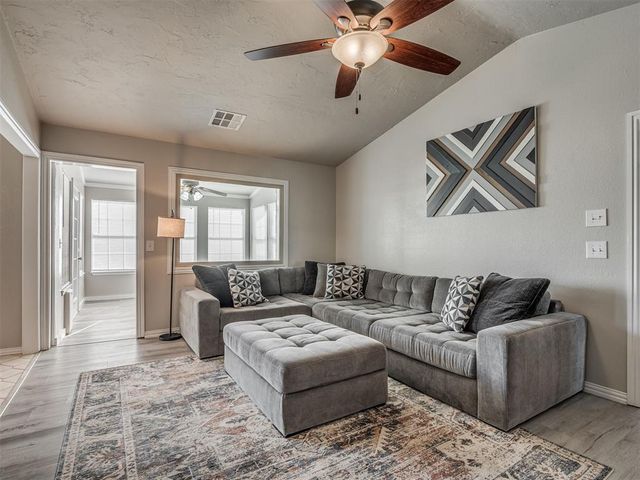 2100 Vanishing Trail, Edmond, OK 73013