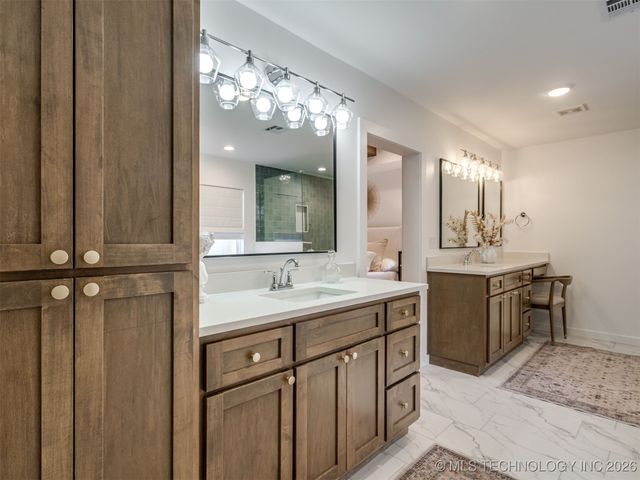 6717 E 128th Street S, Bixby, OK 74008