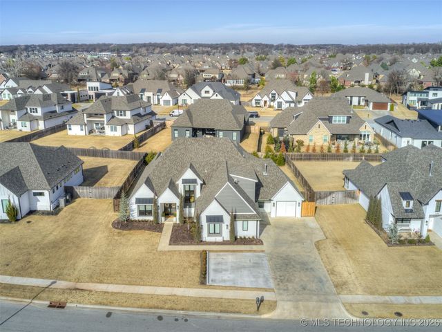 6717 E 128th Street S, Bixby, OK 74008