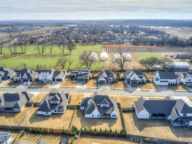 6717 E 128th Street S, Bixby, OK 74008