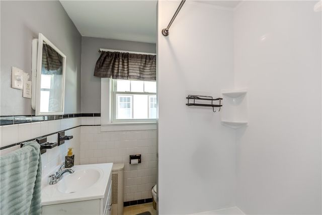 9 Chestnut Avenue, Cranston, RI 02910