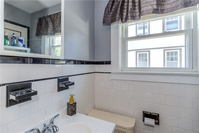 9 Chestnut Avenue, Cranston, RI 02910