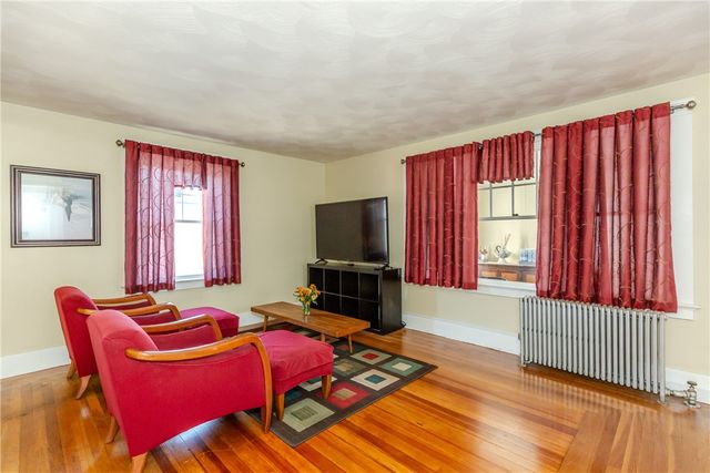 9 Chestnut Avenue, Cranston, RI 02910