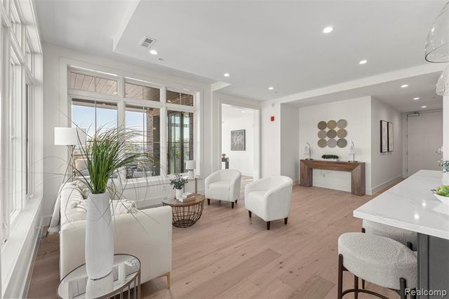 156 N Center Unit 301, Northville, MI 48167