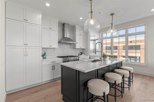 156 N Center Unit 301, Northville, MI 48167