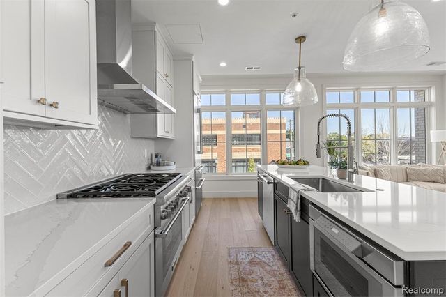 156 N Center Unit 301, Northville, MI 48167