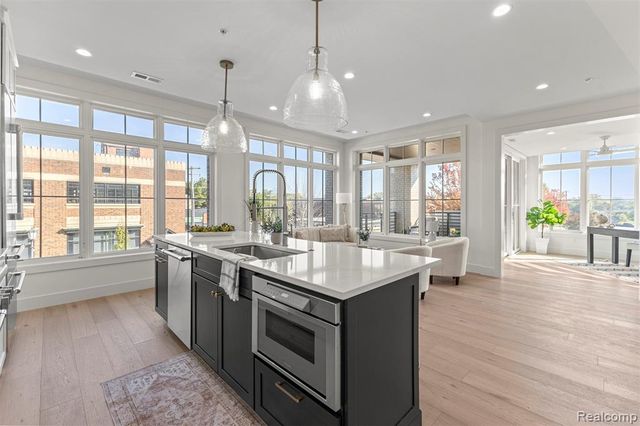 156 N Center Unit 301, Northville, MI 48167