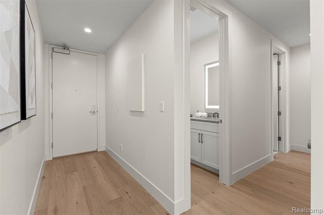 156 N Center Unit 301, Northville, MI 48167