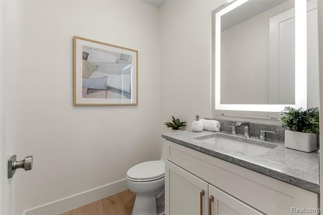 156 N Center Unit 301, Northville, MI 48167
