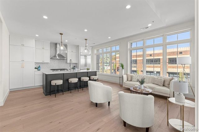 156 N Center Unit 301, Northville, MI 48167