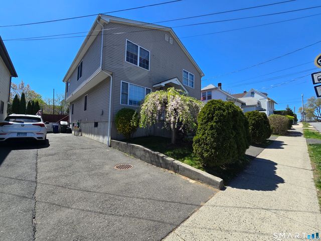 148 Granfield Avenue, Bridgeport, CT 06610