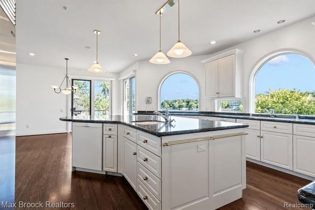 1832 Long Lake Shore Drive, Bloomfield Hills, MI 48302