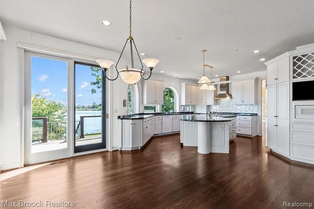 1832 Long Lake Shore Drive, Bloomfield Hills, MI 48302