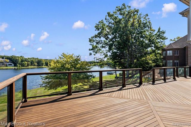 1832 Long Lake Shore Drive, Bloomfield Hills, MI 48302