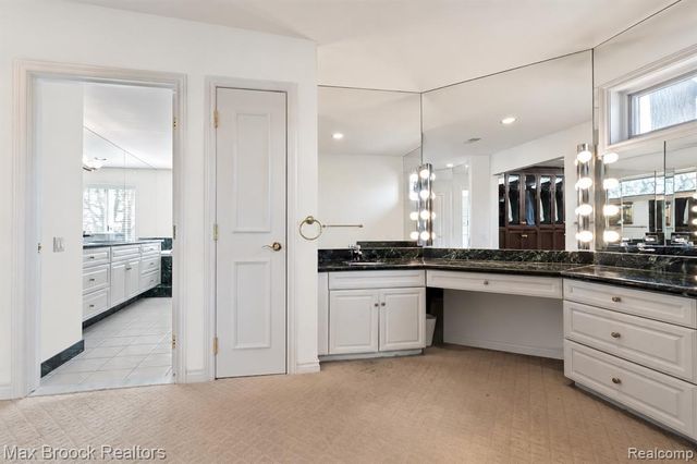 1832 Long Lake Shore Drive, Bloomfield Hills, MI 48302