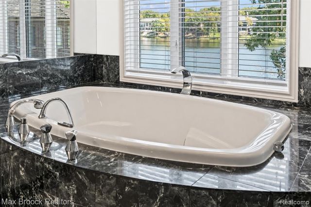 1832 Long Lake Shore Drive, Bloomfield Hills, MI 48302