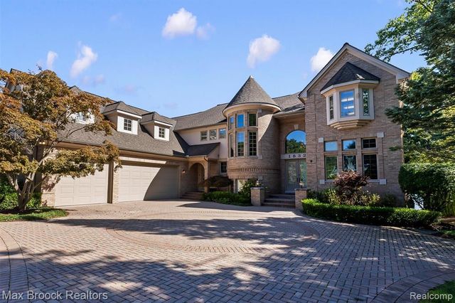1832 Long Lake Shore Drive, Bloomfield Hills, MI 48302