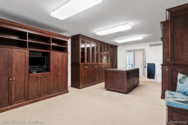 1832 Long Lake Shore Drive, Bloomfield Hills, MI 48302