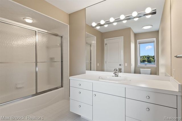 1832 Long Lake Shore Drive, Bloomfield Hills, MI 48302