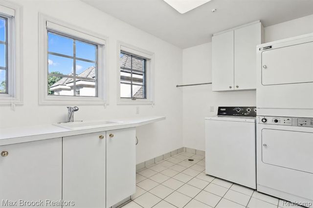 1832 Long Lake Shore Drive, Bloomfield Hills, MI 48302