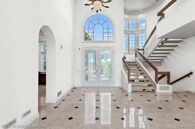1832 Long Lake Shore Drive, Bloomfield Hills, MI 48302