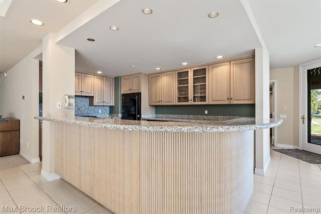 1832 Long Lake Shore Drive, Bloomfield Hills, MI 48302