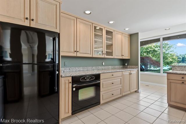 1832 Long Lake Shore Drive, Bloomfield Hills, MI 48302
