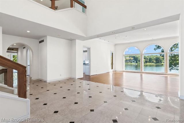 1832 Long Lake Shore Drive, Bloomfield Hills, MI 48302
