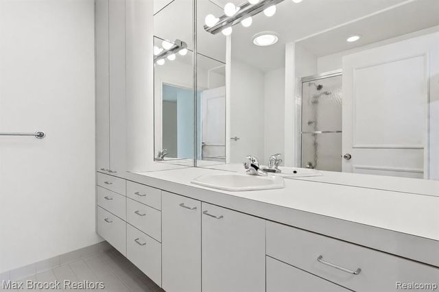 1832 Long Lake Shore Drive, Bloomfield Hills, MI 48302