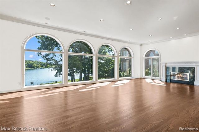 1832 Long Lake Shore Drive, Bloomfield Hills, MI 48302