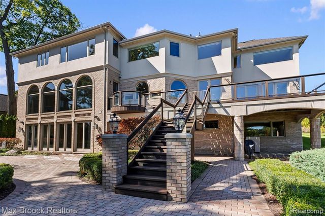 1832 Long Lake Shore Drive, Bloomfield Hills, MI 48302