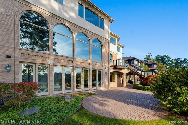 1832 Long Lake Shore Drive, Bloomfield Hills, MI 48302