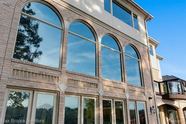 1832 Long Lake Shore Drive, Bloomfield Hills, MI 48302