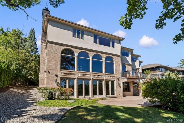 1832 Long Lake Shore Drive, Bloomfield Hills, MI 48302