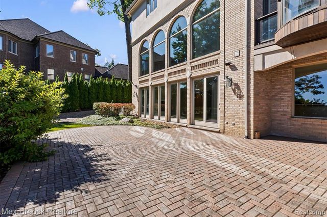 1832 Long Lake Shore Drive, Bloomfield Hills, MI 48302