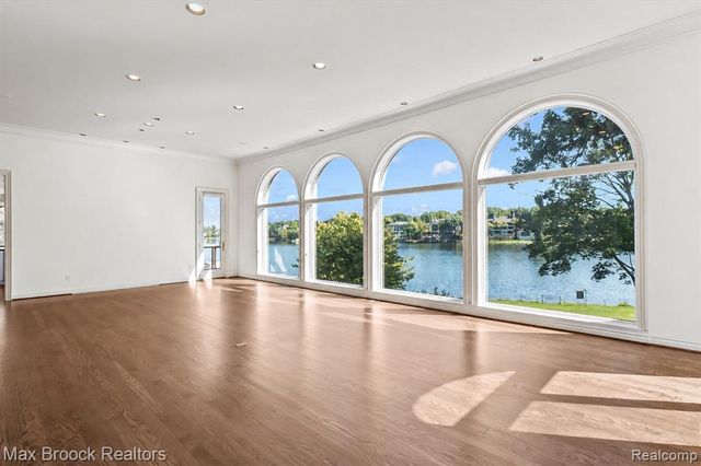 1832 Long Lake Shore Drive, Bloomfield Hills, MI 48302
