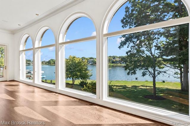 1832 Long Lake Shore Drive, Bloomfield Hills, MI 48302