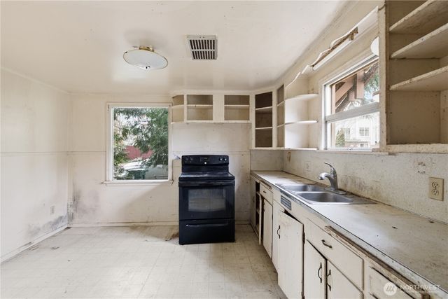 11716 16th Avenue NE, Seattle, WA 98125