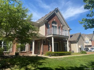 34558 Northrup Drive 8, Chesterfield, MI 48047