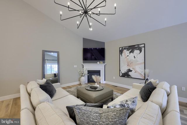 3004 MORNING THISTLE CT, East Petersburg, PA 17520