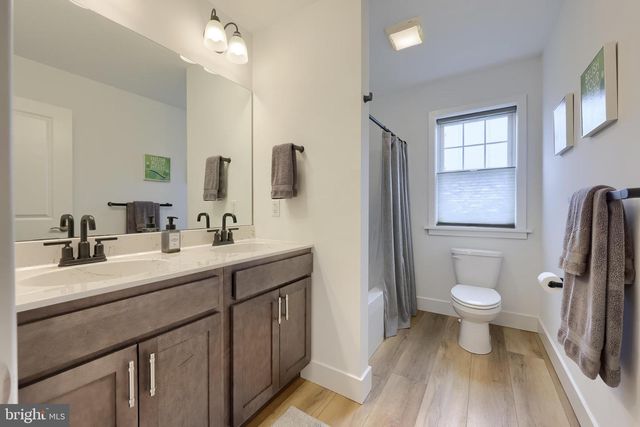 3004 MORNING THISTLE CT, East Petersburg, PA 17520