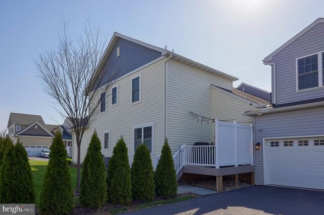 3004 MORNING THISTLE CT, East Petersburg, PA 17520