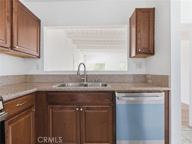 2042 W 75th Street, Los Angeles, CA 90047