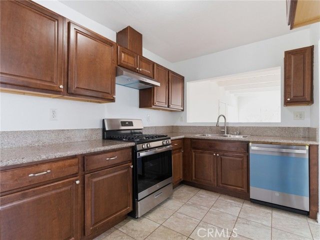 2042 W 75th Street, Los Angeles, CA 90047