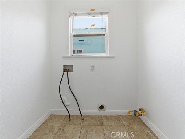 2042 W 75th Street, Los Angeles, CA 90047