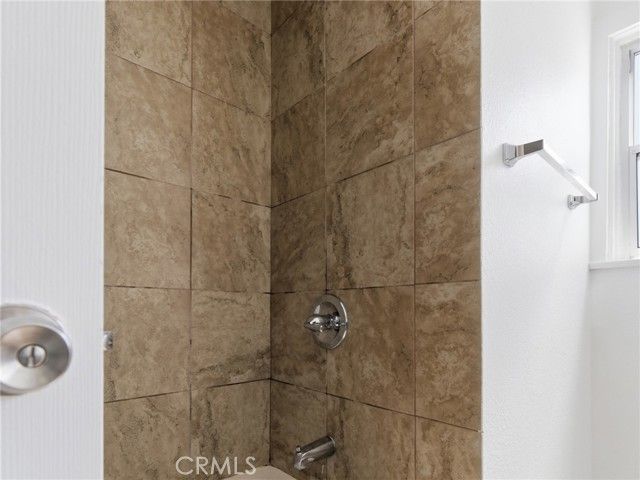 2042 W 75th Street, Los Angeles, CA 90047