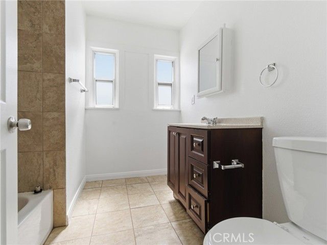 2042 W 75th Street, Los Angeles, CA 90047